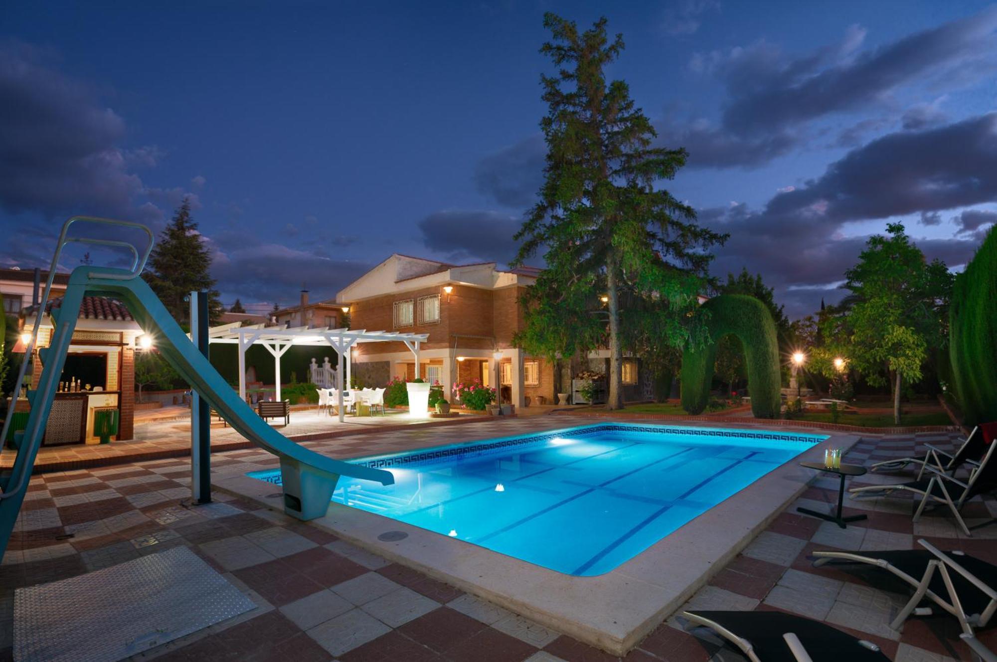 Villa Granada Garden Deluxe モナチル エクステリア 写真